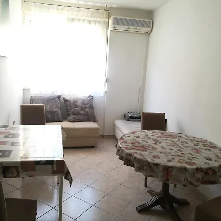 Pretty Big Double Bed With Balcony Alloggio in famiglia