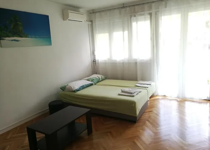 Pretty Big Double Bed With Balcony