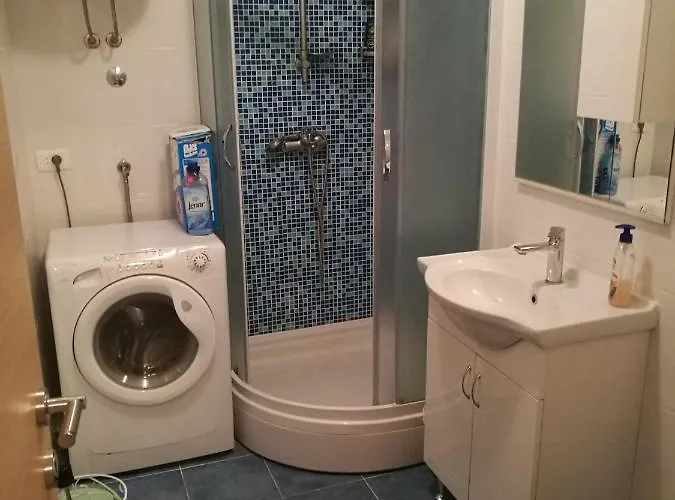 Pretty Big Double Bed With Balcony *