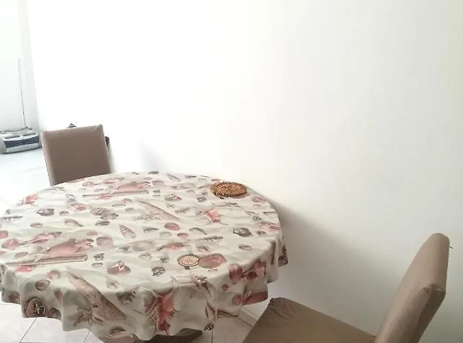 Pretty Big Double Bed With Balcony Alloggio in famiglia