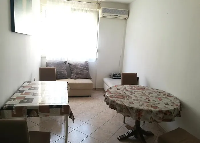 Pretty Big Double Bed With Balcony Alloggio in famiglia