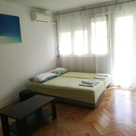 Pretty Big Double Bed With Balcony