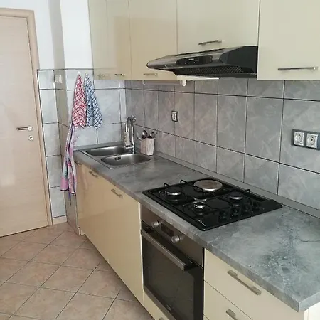 Проживання в сім'ї Pretty Big Double Bed With Balcony *