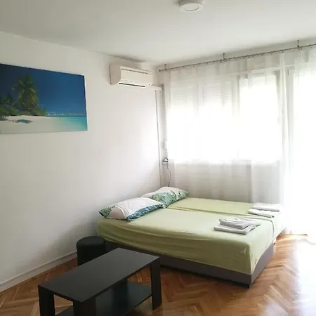 Pretty Big Double Bed With Balcony Проживання в сім'ї Спліт