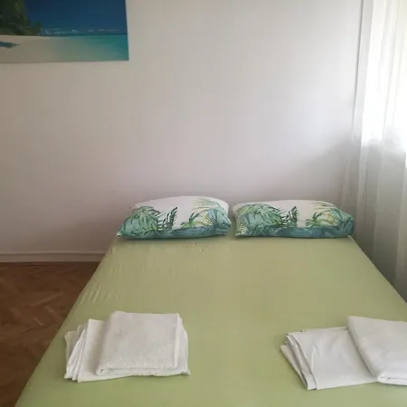 Pretty Big Double Bed With Balcony Split