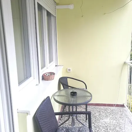 Pretty Big Double Bed With Balcony