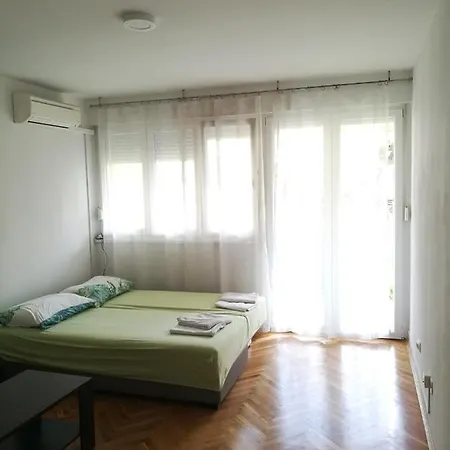 Pretty Big Double Bed With Balcony Homestay *