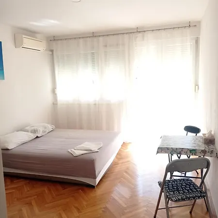 Homestay Pretty Big Double Bed With Balcony *