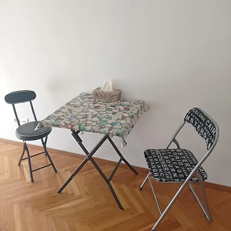 Rum i privatbostad Pretty Big Double Bed With Balcony Split