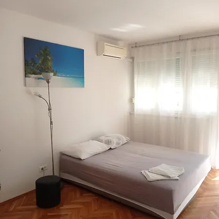 Pretty Big Double Bed With Balcony